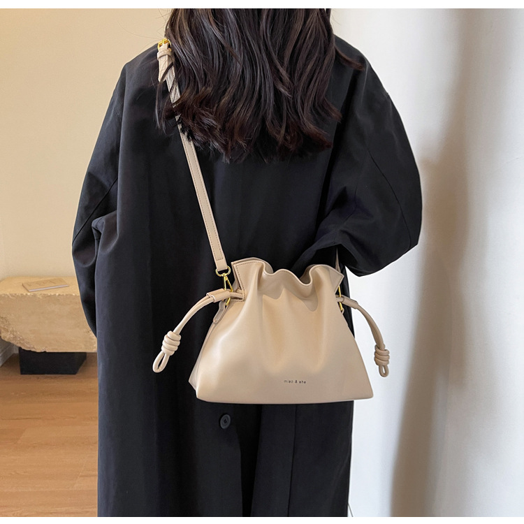 2023 Nuova vendita calda di nicchia Design High-end Borsa a secchiello Borsa da donna di grande capacità Borsa a tracolla semplice urbana_voghion.com