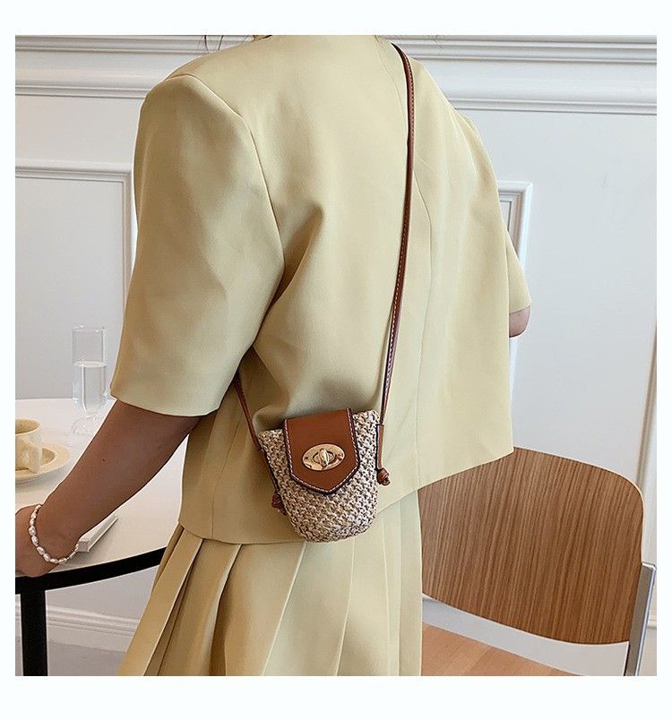 Französisches Nischendesign für Frauen Sommer 2022 Neue trendige Mode Gewebte Crossbody Vielseitige Stroh-Strandtasche_voghion.com