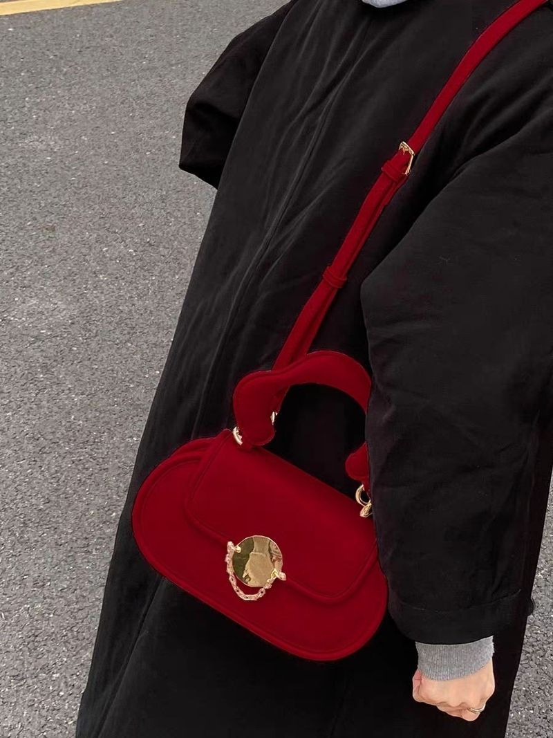 Rote Braut-Hochzeits-Handtasche für Damen, neue High-End-Textur, kleiner Stand-Ein-Schulter-Crossbody-Satteltasche_voghion.com