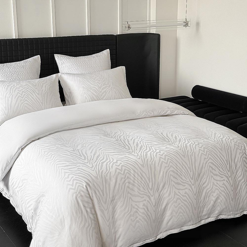 Light Luxury Simple Jacquard Matte Quilt Set Full Size_voghion.com