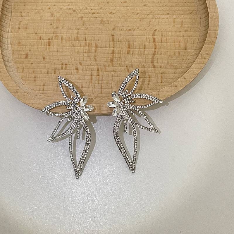 Orecchini a farfalla con ali di farfalla tempestati di diamanti, esagerati in stile europeo e americano, orecchini in metallo con diamanti scintillanti in stile americano femminile_voghion.com