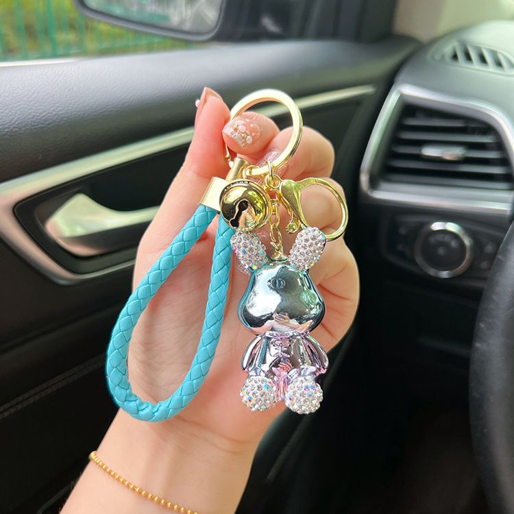 Diamantbesetzter galvanisierter Kaninchen-Schlüsselanhänger, Cartoon-Auto-Ornament, modernes minimalistisches Wohndekor, kleiner Artikel_voghion.com