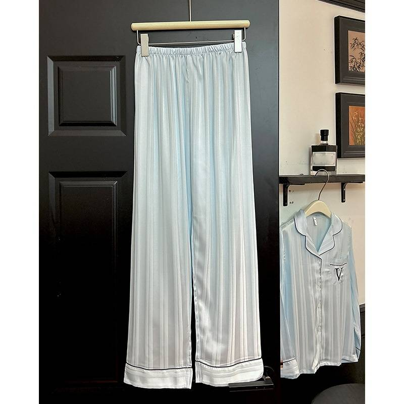 Ropa de mujer Pijama de mujer de estilo dulce con rayas azules de agua y escote en V para otoño e invierno, ropa cómoda de seda helada de manga larga para el hogar_voghion.com