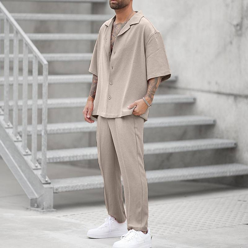2025 Summer Moud Zwee-Stéck Kostümer Härenkleeder Casual Kuerzärm Revers Knäppercher Hemd An Hosen Set Fir Männer Fräizäit Outfits_voghion.com