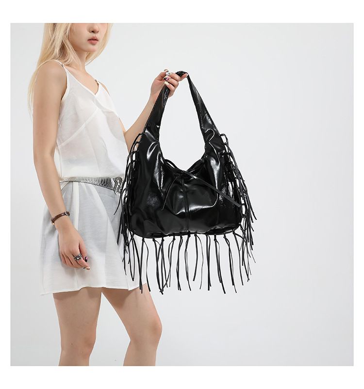 Trendy Fashion Tassel Underarm For Women 2025 Autumn New Korean Style Casual Versatile Single Shoulder Commuter Bag_voghion.com