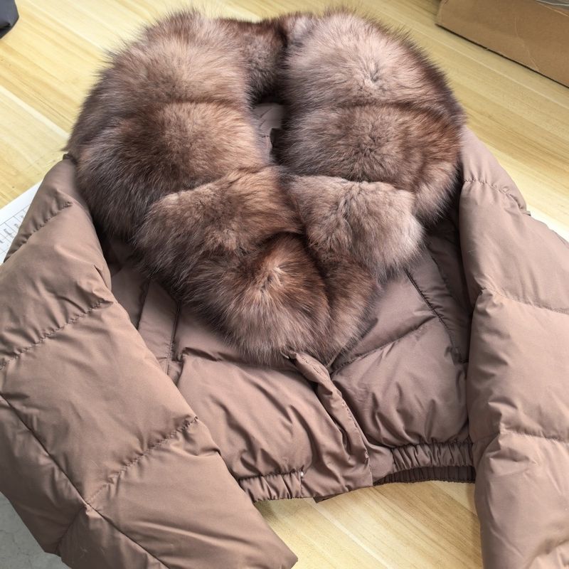 Piumino corto da donna con collo oversize in pelliccia di volpe - Cappotto invernale alla moda con piumino d'anatra bianca, pelliccia staccabile, vestibilità ampia, vari colori_voghion.com