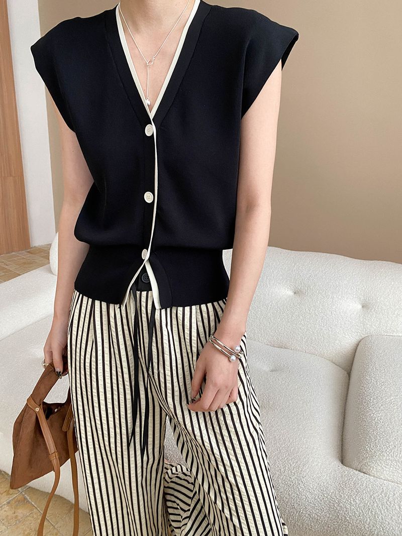 Lao Qian Commuting Sensation Color Contrasting Edge V-neck Waist Look Thin And Skinny Flying Sleeve Knitted Vest_voghion.com
