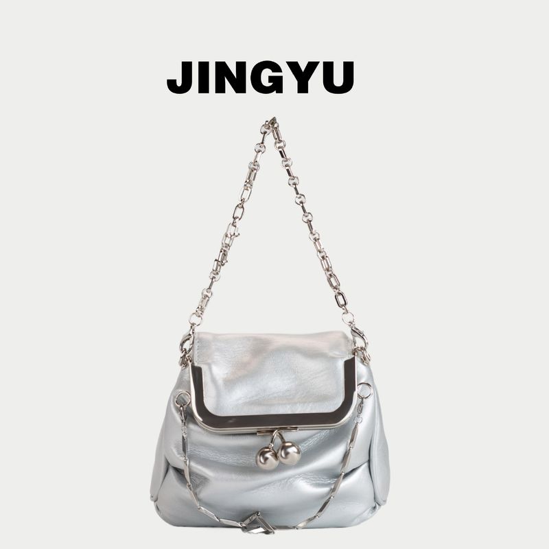 2024 Neue Sommer-Silber-Super-Popular-High-End-Kette Crossbody für Frauen Nischen-Design Mini-Tasche_voghion.com