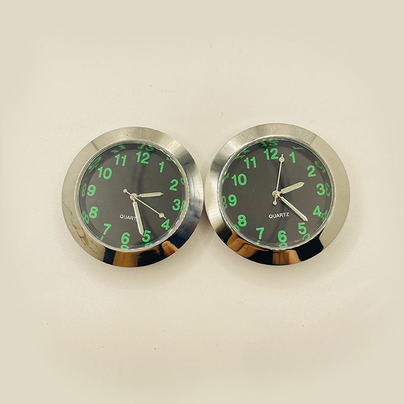 Universele 43 mm autodashboardklok - quartz-uurwerk met nachtlampje en dubbele kleeflaag (zwart/zilveren kast, zwarte wijzerplaat)_voghion.com