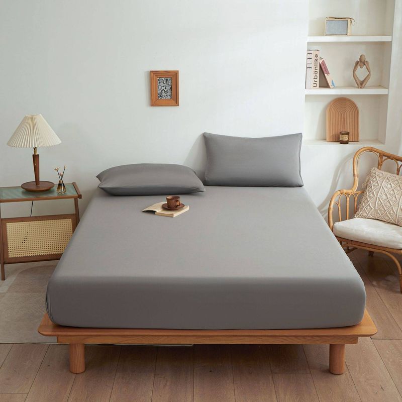 Parure de lit trois pièces : drap-housse, couvre-lit et taie d'oreiller. Protège-matelas Simmons neuf (2023), housse de matelas en soie de lait en gros._voghion.com