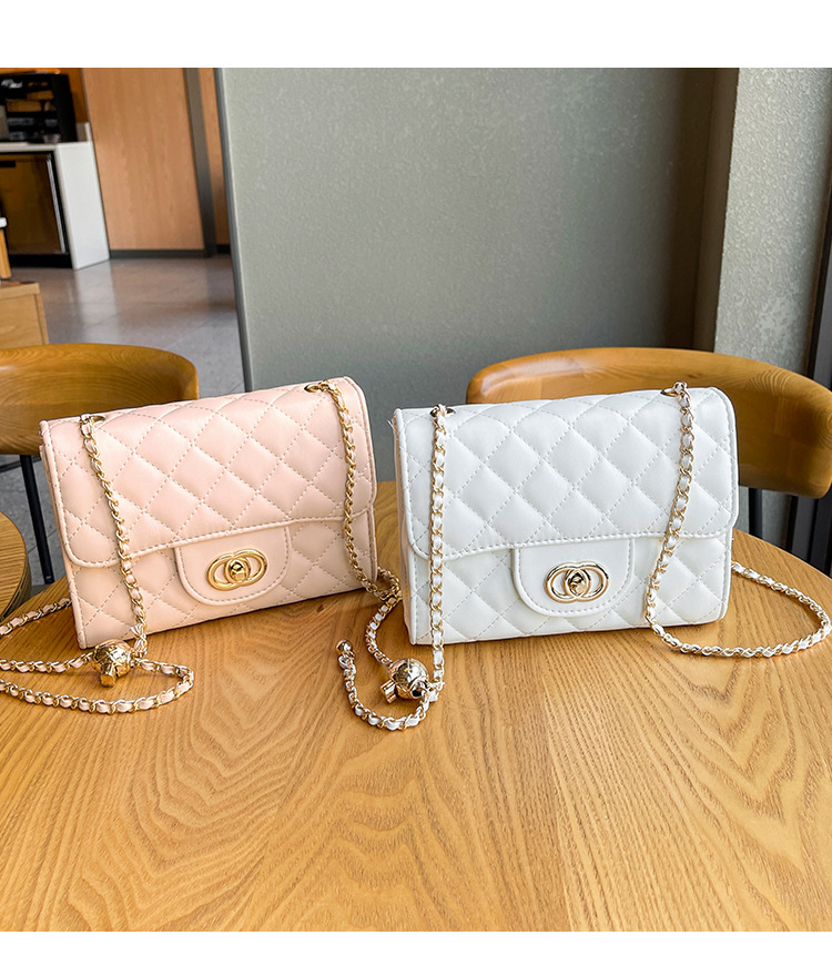 2023 New Women's Fragrant Wind Lingge Golden Ball Chain Crossbody Versatile Small Square Bag One Shoulder_voghion.com