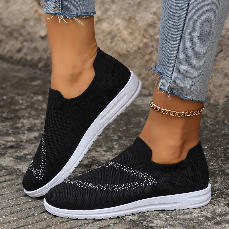 Chaussures de femme. Grande chaussure simple noire chaussures femme taille 43_voghion.com