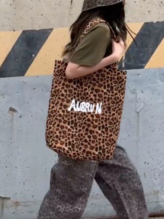 Borsa a tracolla da donna con stampa leopardata_voghion.com