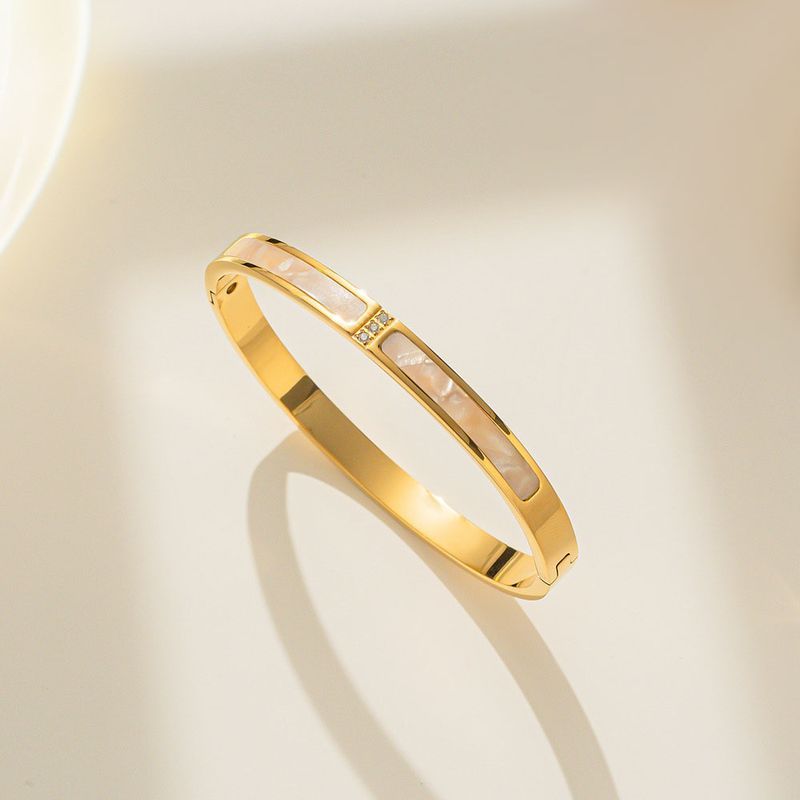Korean Version White Mother Of Pearl Shell Inlaid With Three And Dias Simple 18 Rose Gold Plated Titanium Steel Bracelet_voghion.com