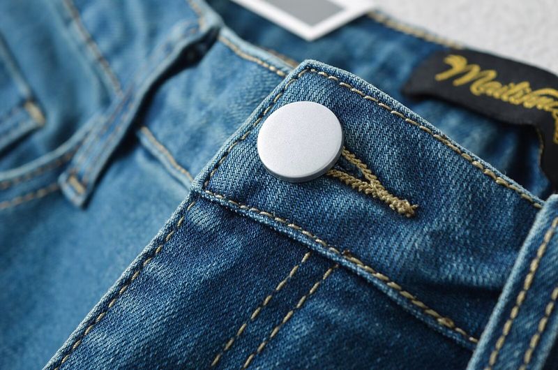 Naiste riided Seksikad madala vöökohaga õhukesed puusad kallistavad toore servaga laienevad püksid Naiste pestud mikro laienenud teksapüksid_voghion.com