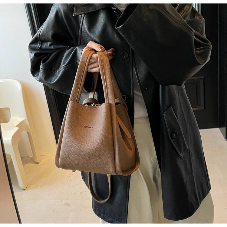 Zweiteilige, weiche Schultertasche mit Litschi-Muster für Mütter im Außenhandel. Neue, lässige, einfache, tragbare diagonale Tasche für das Leben._voghion.com