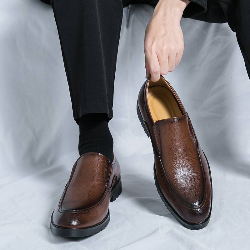 Neue, hochwertige, spitze Freizeitschuhe aus Leder für Herren, Hochzeitsschuhe mit Bullock-Fransen, ein Slip-on-Rindsledersohle, Stylist-Modeschuhe_voghion.com