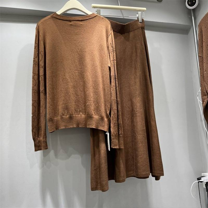 Vêtements pour femmes automne et hiver, nouveau design ample à col rond, lourd et chaud, lettre diamant, manches longues, pull tricoté, jupe, costume deux pièces_voghion.com