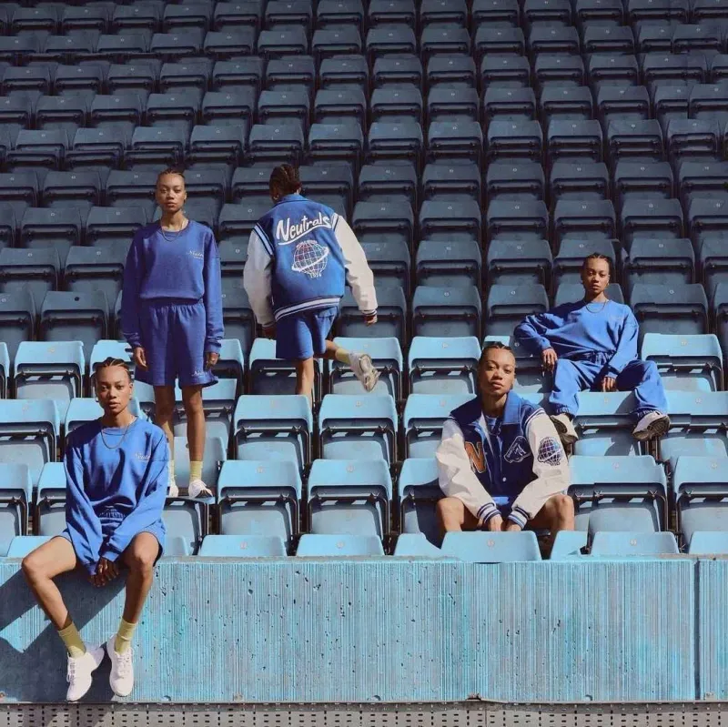 Jacken mit Kontrastärmeln, bestickte Bomberjacke, marineblaue Collegejacke für Herren – lässiger PU-Ledermantel_voghion.com