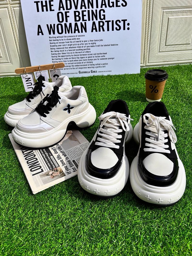 Baskets blanches à semelle épaisse en cuir véritable pour femmes, même style, nouvelle collection 2025, sport d'été décontracté_voghion.com