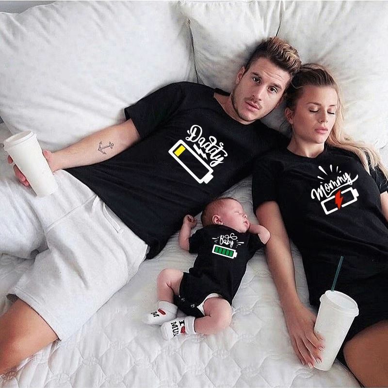 Frühling und Herbst Eltern-Kind-Kleidung Neue Kurzarm-T-Shirt Familie von drei oder vier Vater und Sohn Kleidung_voghion.com