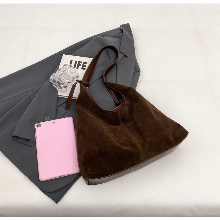Γυναικεία τσάντα ώμου hobo patchwork PU από σουέτ του 2024, μοντέρνα, μεγάλης χωρητικότητας, απλή και ελαφριά για μετακινήσεις_voghion.com