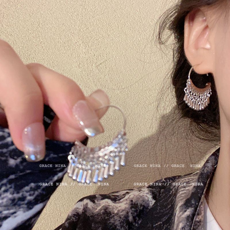ins Style Simple Silver Needle Versatile Earrings Light Luxury Commuter Metal Circle Earrings Women's High-end Earrings_voghion.com