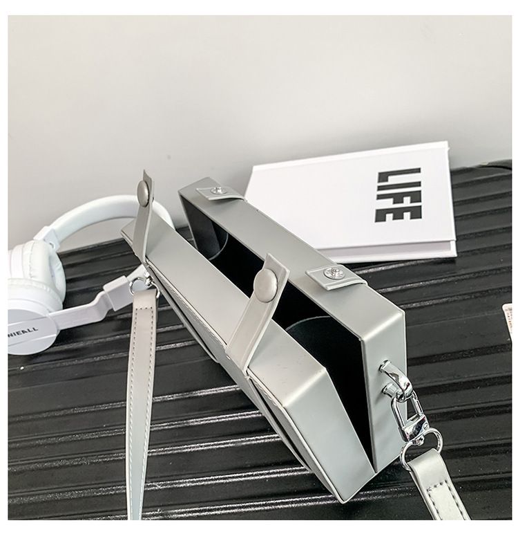 Einzelne Umhängetasche Männer und Frauen Mode Marke Box Tasche Silber Umhängetasche Persönlichkeit Rucksack Kleine Quadratische Tasche Jungen Satchel Tide_voghion.com