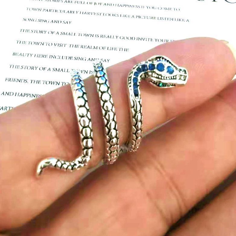 Hochwertiger Ring mit blauäugigem, diamantbesetztem Python-Königskobra-Schlangenkörper für Damen und Herren, imposanter, legierungsplattierter Glücksbringer_voghion.com
