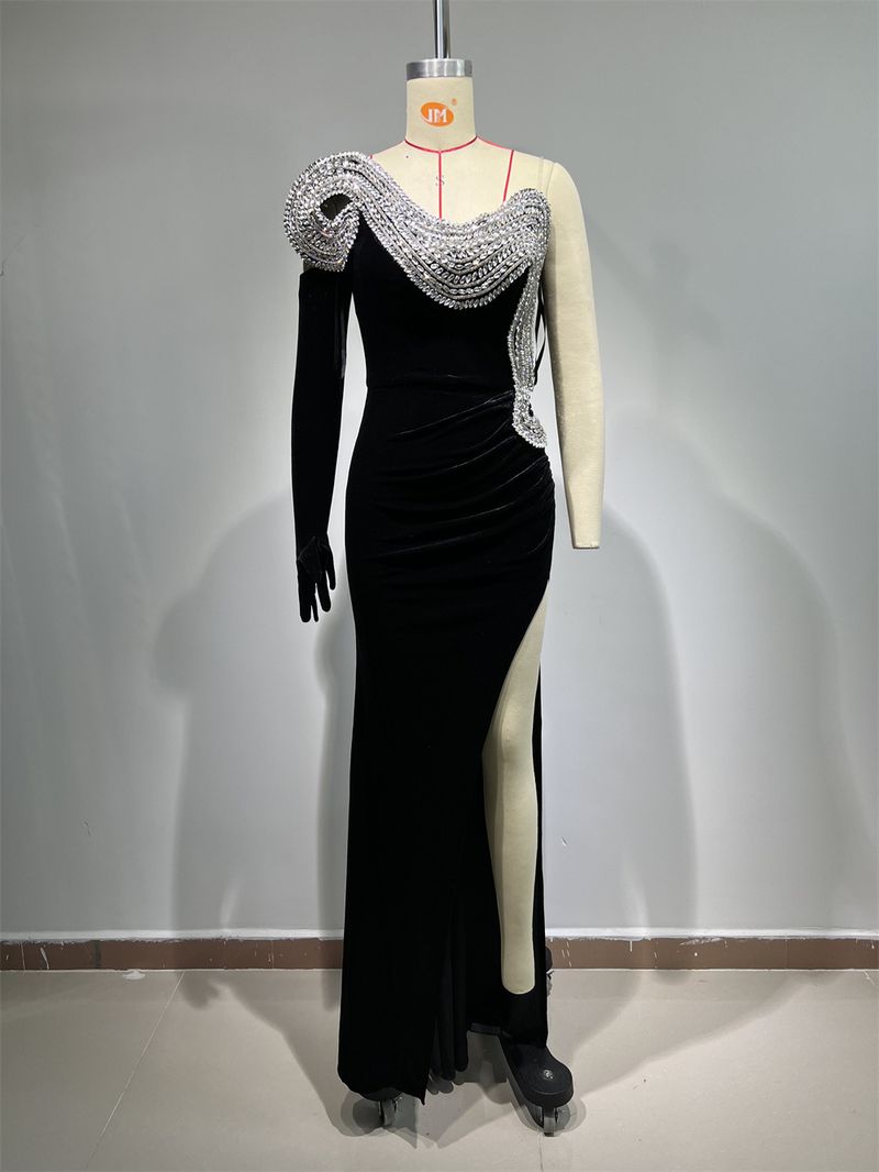 Elegante abito da sera in velluto con spalle scoperte, spacco profondo e strass decorati – Abito formale sexy a maniche lunghe per feste e occasioni speciali_voghion.com