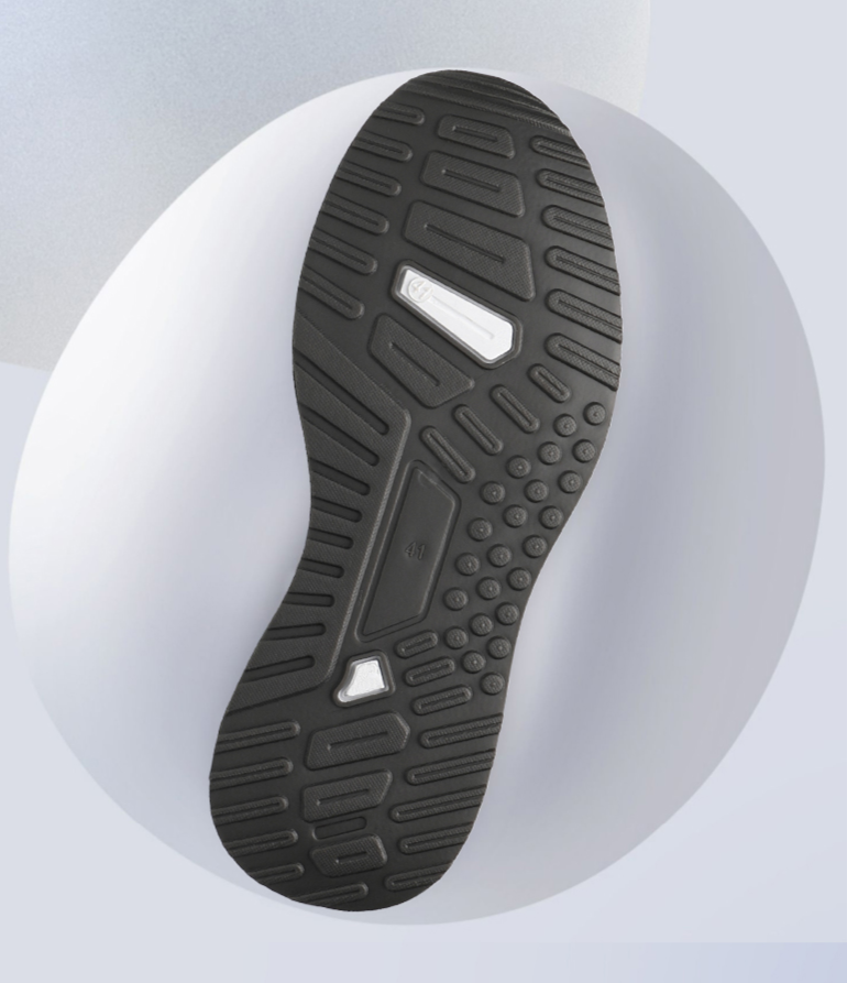 Flash shipping men's spring new high leather surface, fashionable and casual mid top sports shoes, versatile running_voghion.com
