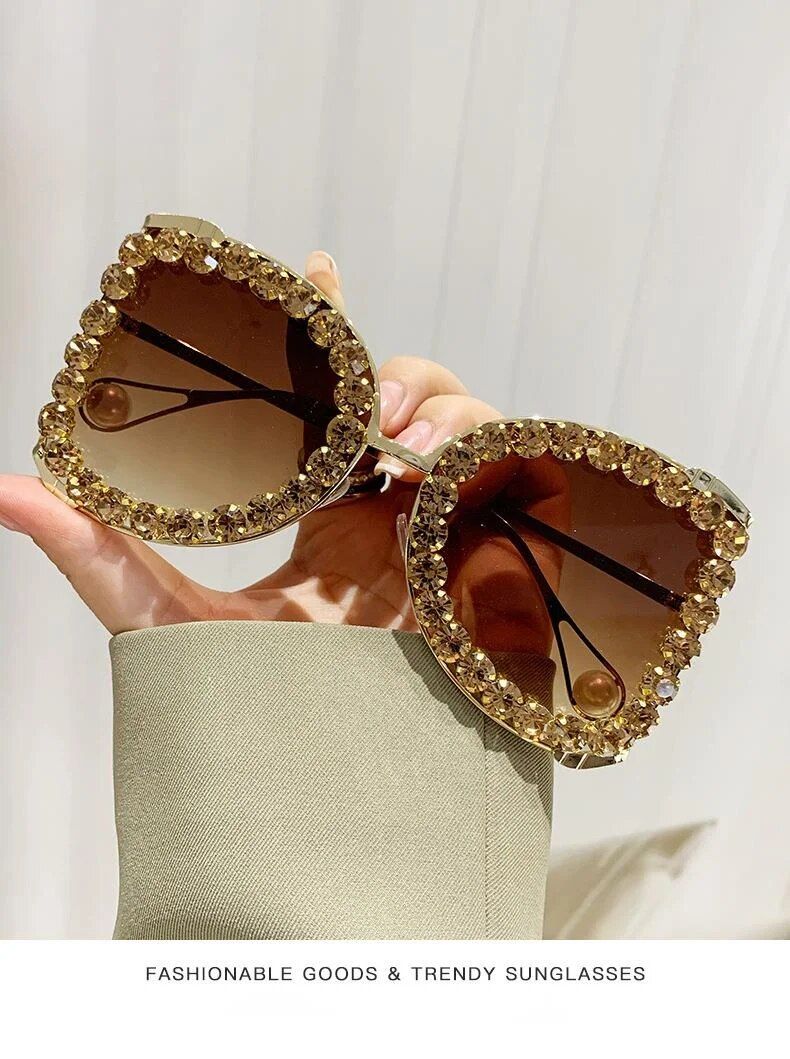 Occhiali da sole di alta qualità con montatura grande intarsiata in diamanti, occhiali da sole con protezione solare personalizzata, nuovi occhiali da sole con protezione solare rossa in rete di perle_voghion.com