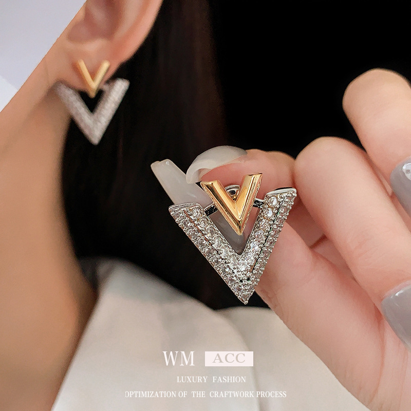 Designer Zircon V-shaped a pair of earrings fashion personality studs light luxury high sense _voghion.com