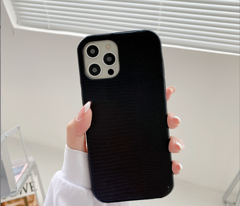 Mobile phone case Simple retro lizard pattern suitable for Apple iPhone15pro/14/13/12 half pack oil edge hard shell mobile phone case_voghion.com