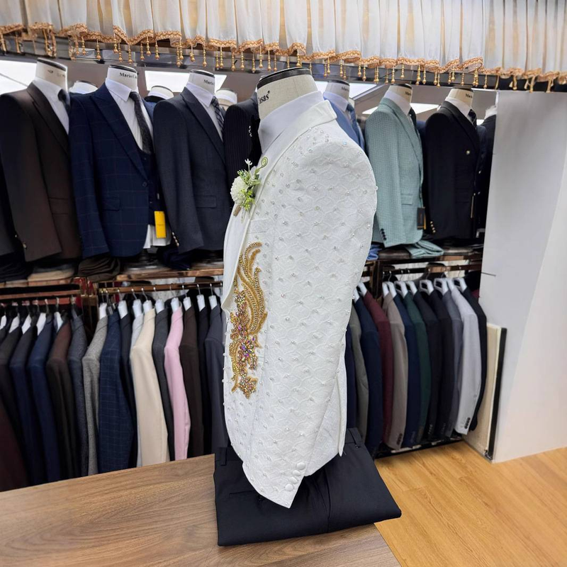 Conjunto de terno masculino de 3 peças | Terno slim fit para casamento e negócios | Tecido de acetato respirável | Traje formal branco (jaqueta + calça + colete) | XS-XXXG_voghion.com