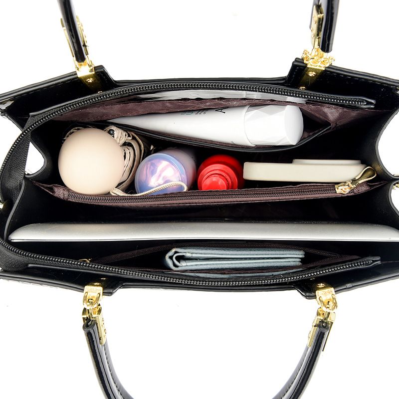 Borsa a tracolla da donna in pelle verniciata lucida con texture coccodrillo, nuova versione 2025_voghion.com