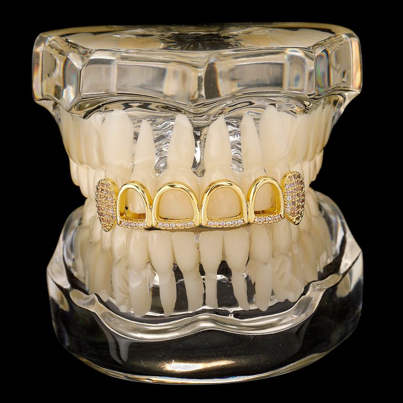 Grillz Hip Hop in oro per feste in maschera di Halloween - Design traforato con denti a zanna in zirconia micro intarsiati - Stile unisex - Taglie superiori/inferiori/set completo_voghion.com