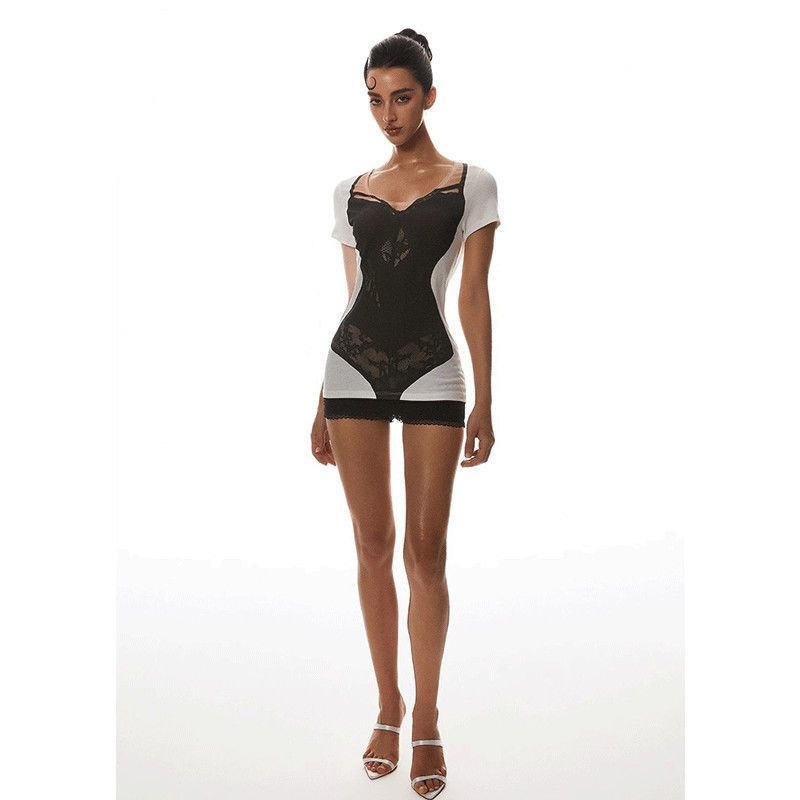 Ensemble deux pièces haut de gamme avec soutien-gorge en arête de poisson, t-shirt à imprimé visuel, leggings à bordure en dentelle, nouvelle collection été_voghion.com