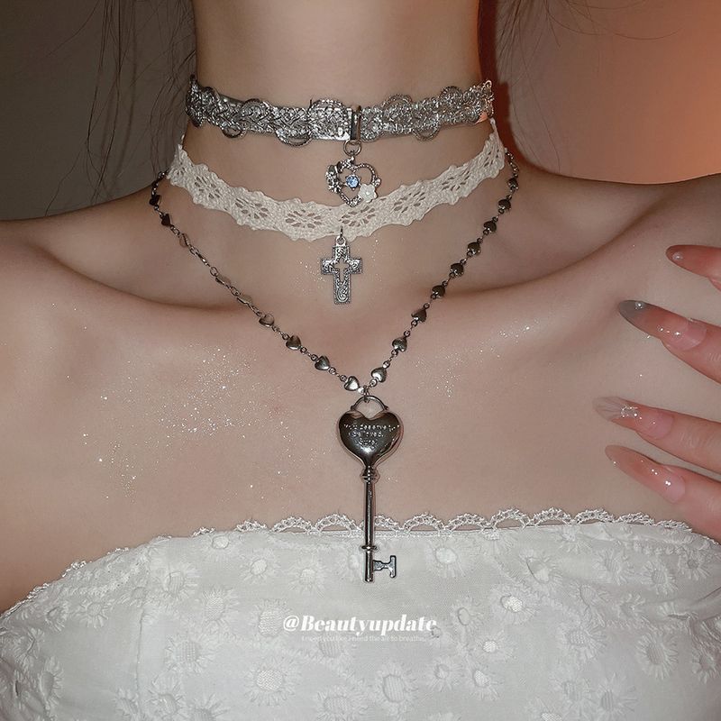 Collana con ciondolo a forma di cuore con pizzo in pelle, clavicola leggera, catena da collo di lusso di alta qualità per le donne_voghion.com