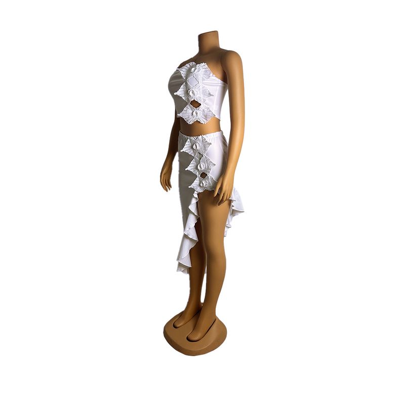 Elegantes, schulterfreies, zweiteiliges Spitzenset mit hohem Schlitz für Partys und Abendoutfits – Blumendetails und dehnbarer Strickstoff_voghion.com