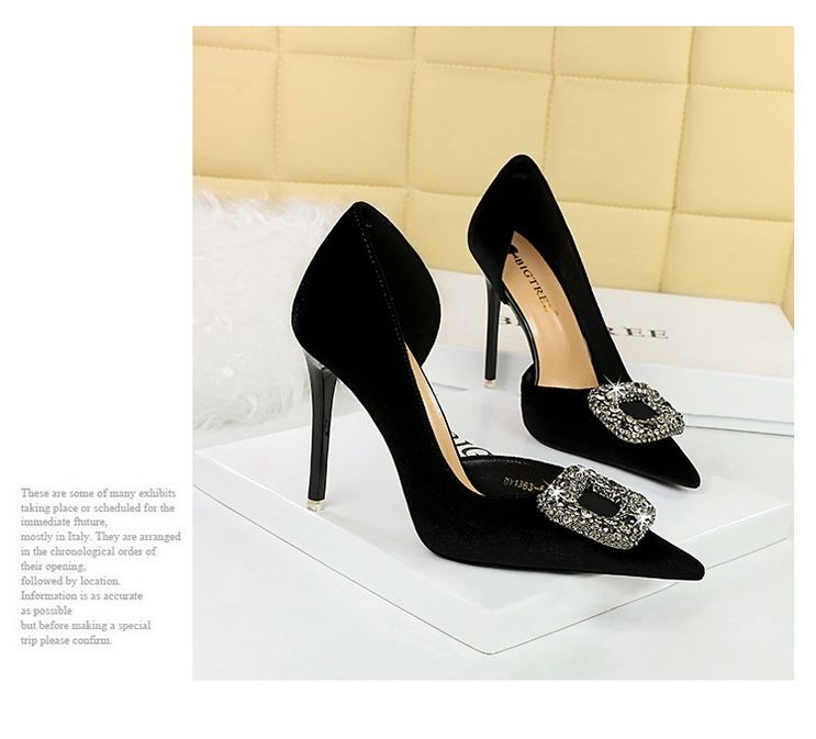 1363-K83 Bankett Dünne Absätze Verdicktes Wildleder Spitz Seitlich Hohl Metall Wasser Diamant Schnalle Ultra High Heel Einzelschuhe_voghion.com