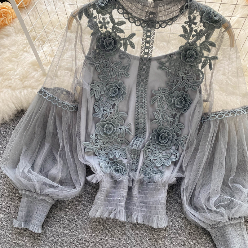 Women's three-dimensional flower collage see-through mesh lantern sleeve slim short top lace base blouse_voghion.com