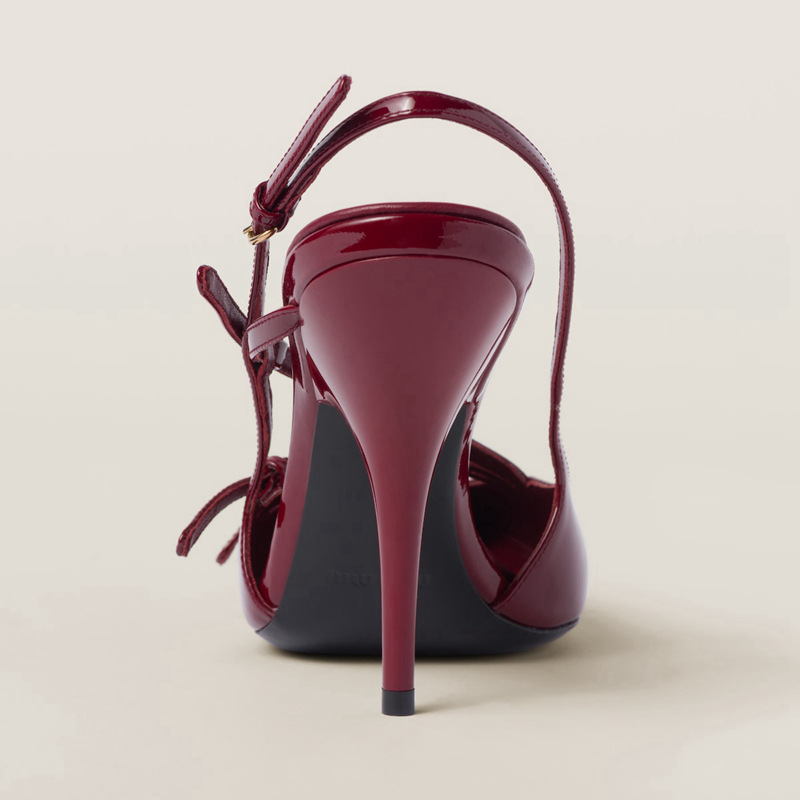 Sandales à talons hauts à petite tête carrée pour femmes avec une ligne avec un talon fin, des chaussures à talons hauts avec un sens élevé du tempérament de la mode_voghion.com
