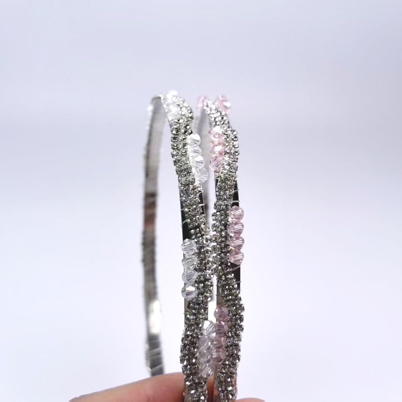 Cerchietto di cristallo con due file di strass, piccolo accessorio per capelli intrecciato fatto a mano, elegante accessorio primaverile da donna_voghion.com