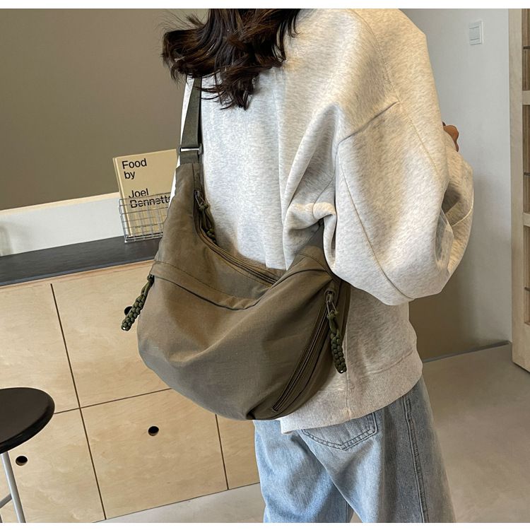 Borsa a tracolla da donna in tessuto di nylon, nuova borsa estiva, grande capacità, versatile, design di nicchia, tracolla singola, stile gnocco_voghion.com