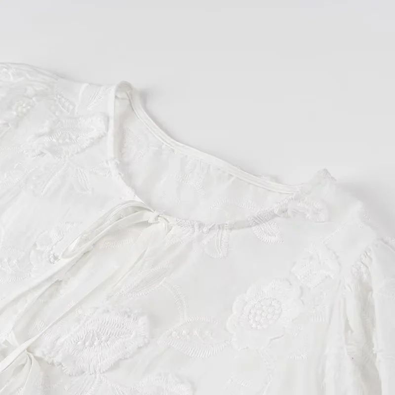 Camicia da donna Verve, nuova moda estiva 2025, versatile, con scollo rotondo, maniche a sbuffo, annodata sul davanti, pesante ricamo_voghion.com