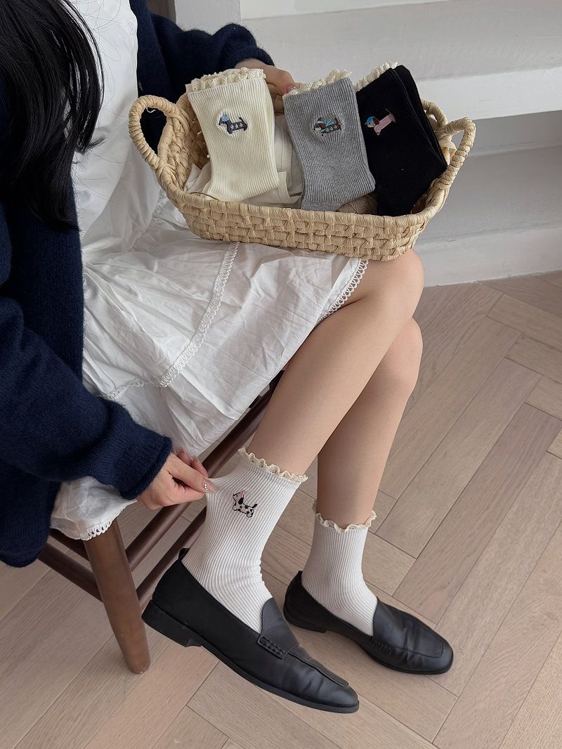 Nuovi calzini da donna in cotone ricamato alla moda a metà polpaccio_voghion.com