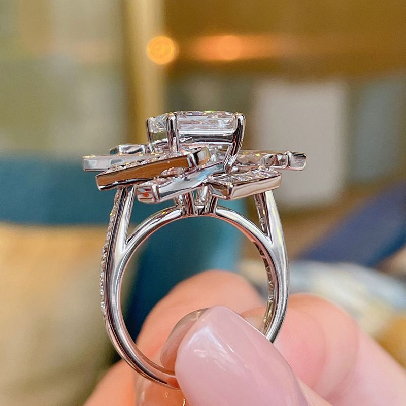 Anello Cao Shi con design a strati alti e bassi, motivo geometrico a rombo rettangolare intrecciato INS_voghion.com