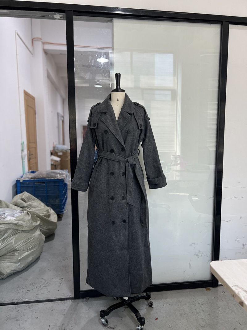 Zeitloser, zweireihiger Trenchcoat – Langer Wollmischmantel mit Gürtel in der Taille (S/M/L, Schwarz/Braun/Grau für mühelose Eleganz)_voghion.com