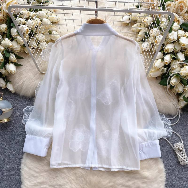 Camicetta floreale con paillettes e perline da donna_voghion.com